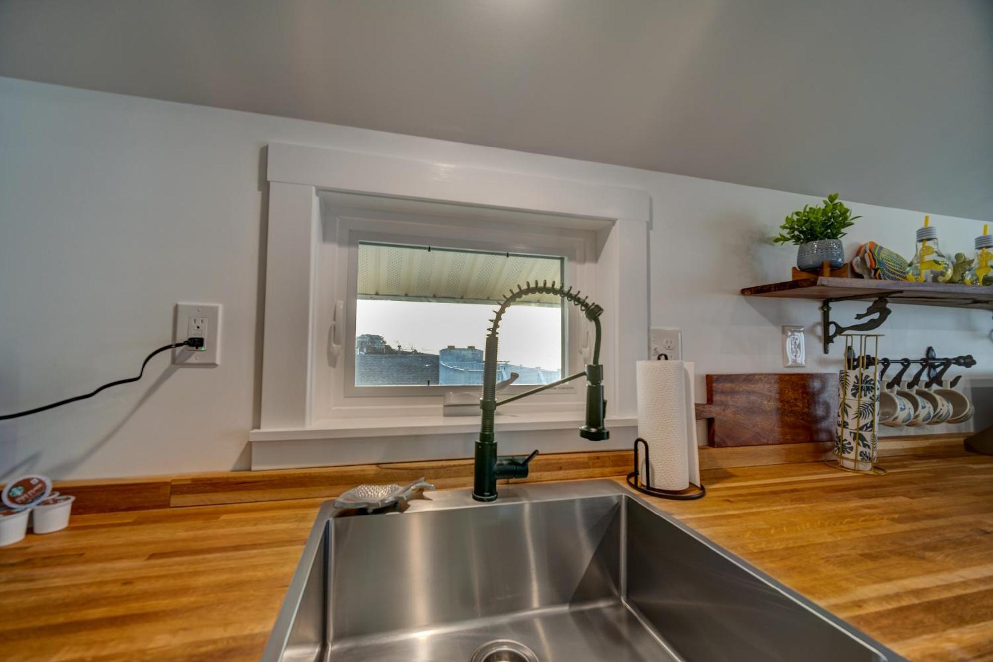Waterfront Escape-Breweries, Vineyards N' Sunsets Apartment Villas Екстериор снимка